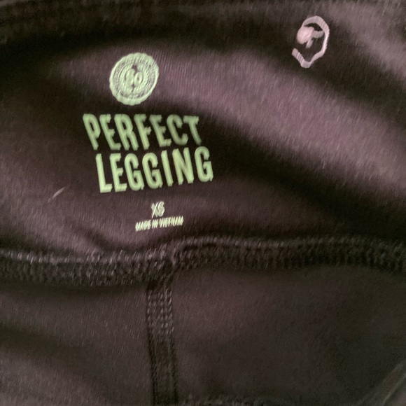 Top and leggings - Picture 7 of 7